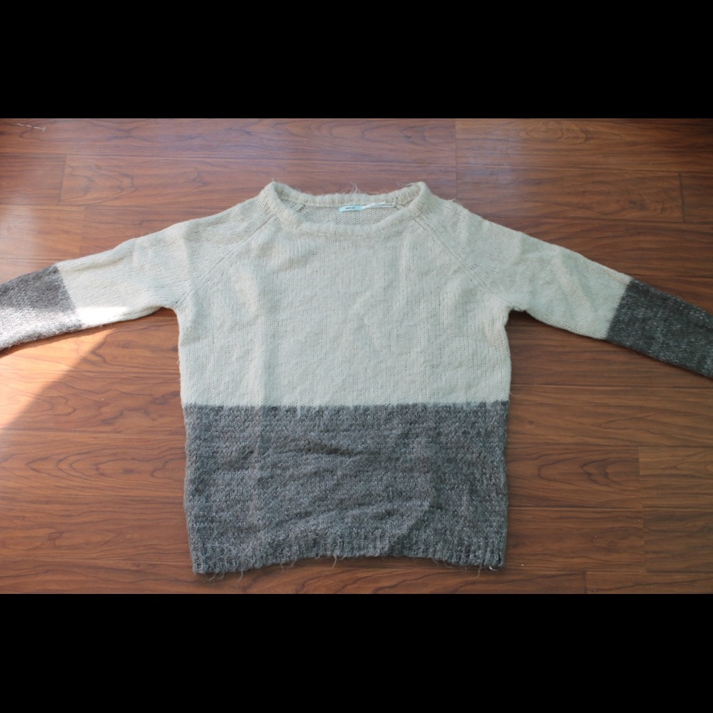 Colorblock crew neck sweater